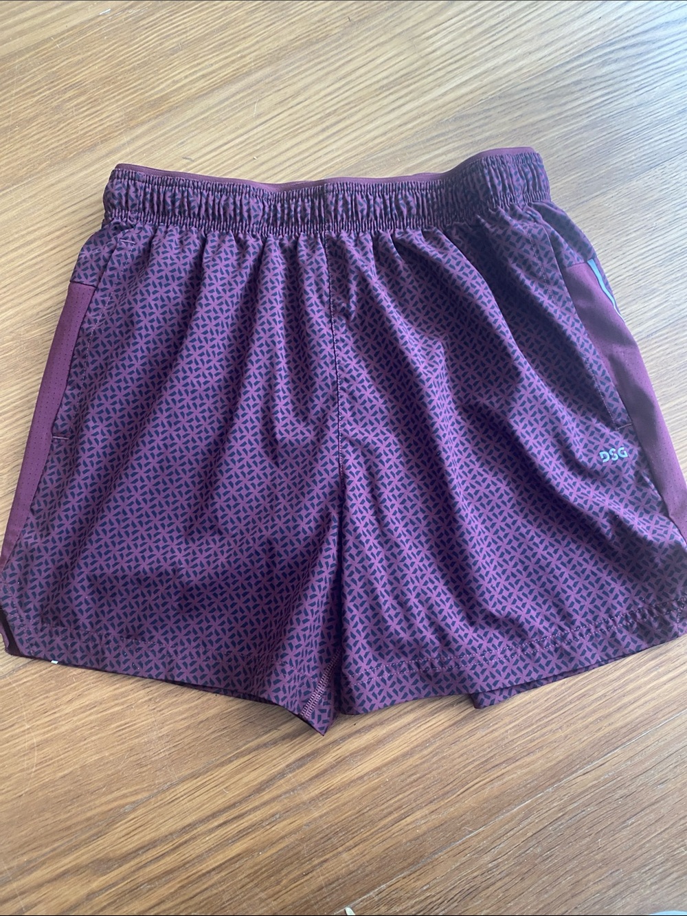 DSG Men's 5" Stride Run Workout Athletic Burgundy Black Shorts Size M